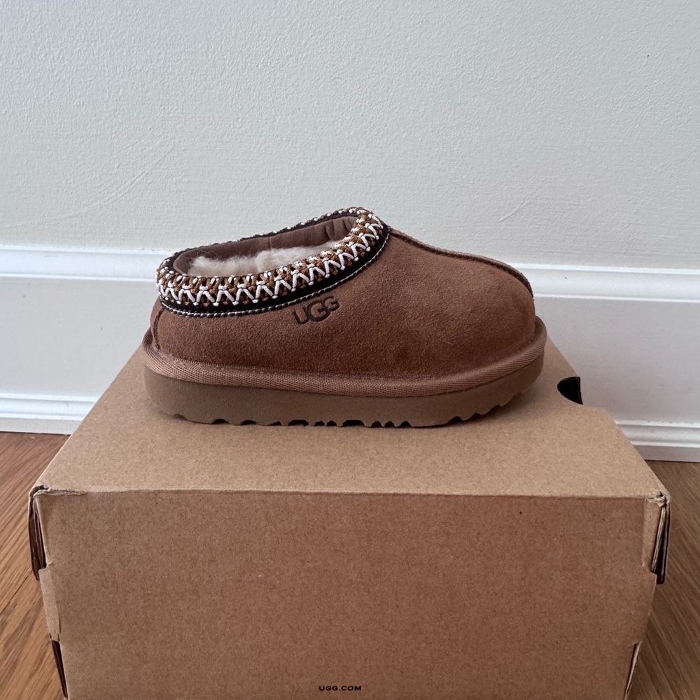 UGG Tasman ll Chestnut Suede Slip-On Slippers - Never worn!